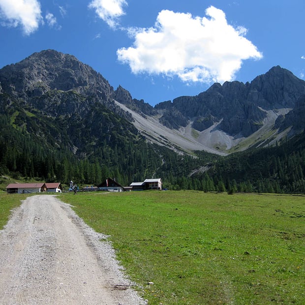 Über die Gießenbachklamm bei Scharnitz durch das Eppzirler Tal zur Eppzirler Alm am Fuße der Erlspitze