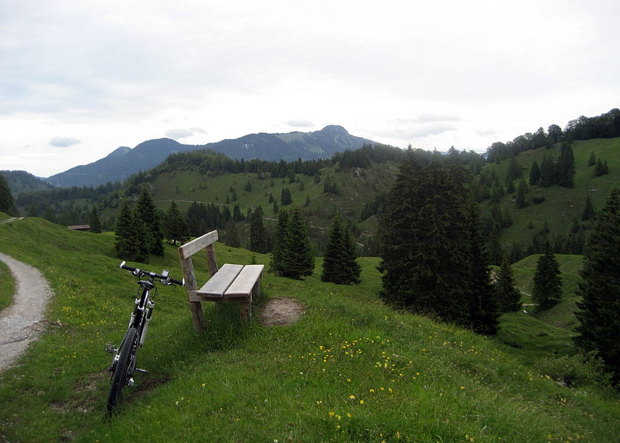 Entlang der Weltmeisterschafts-Naturrodelbahn von Kreuth hinauf zur Königsalm am Schildenstein