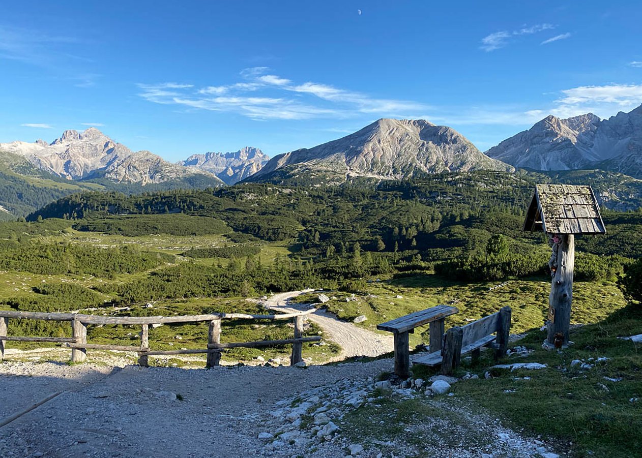 Eindrucksvolle und herausfordernde Mountainbike-Rundtour vom Berggasthaus Pederü durch den Naturpark Fanes-Sennes-Prags und die Appezzaner Dolomiten
