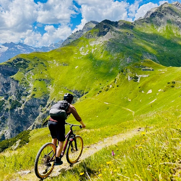 Aussichtsreiche Mountainbiketour mit Trailanteil von Gries über den Brenner Grenzkamm zum Portjoch und über das Obernberger Tal zurück