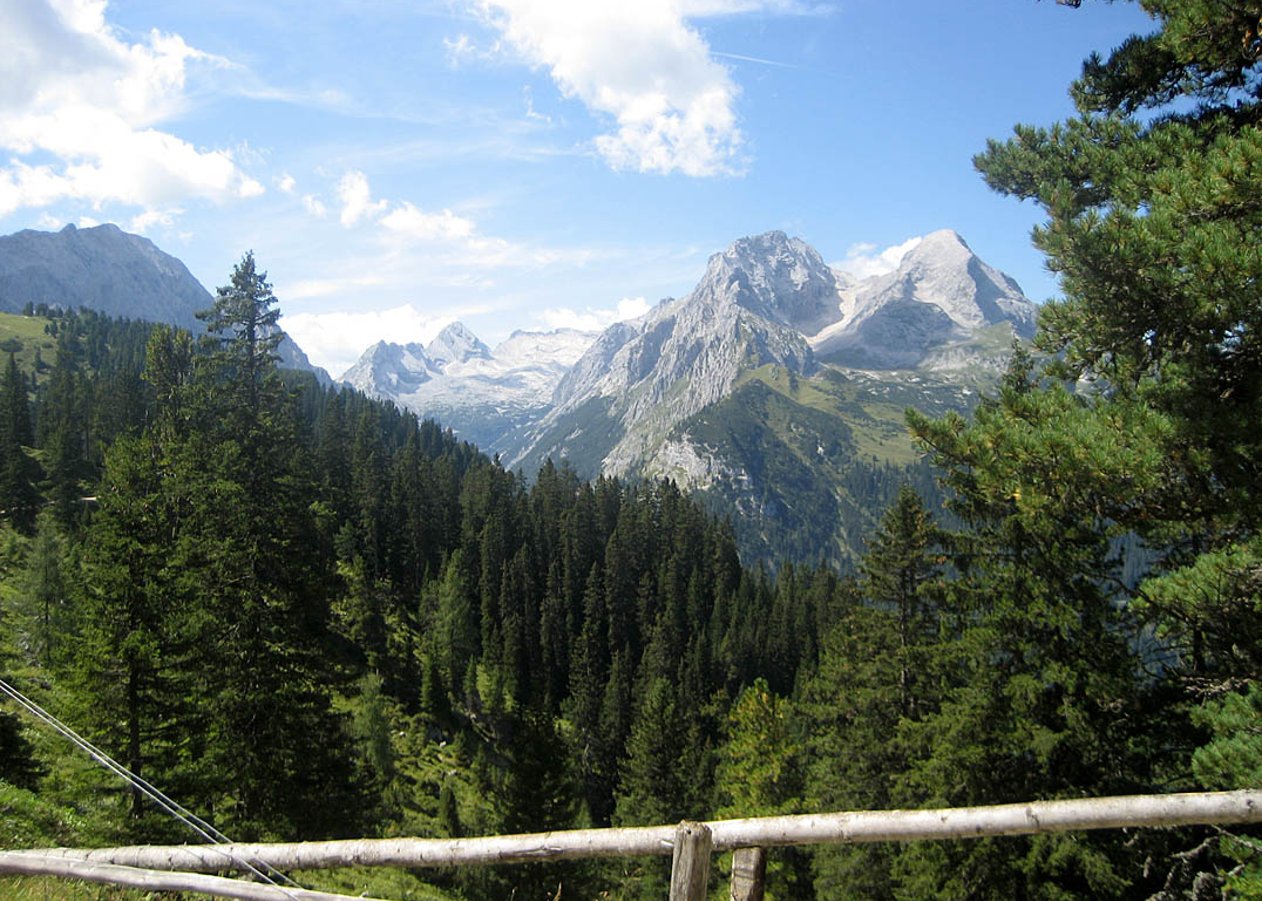 Königliche Mountainbiketour vom Elmauer Hochtal hinauf zum Schachenhaus im Wettersteingebirge