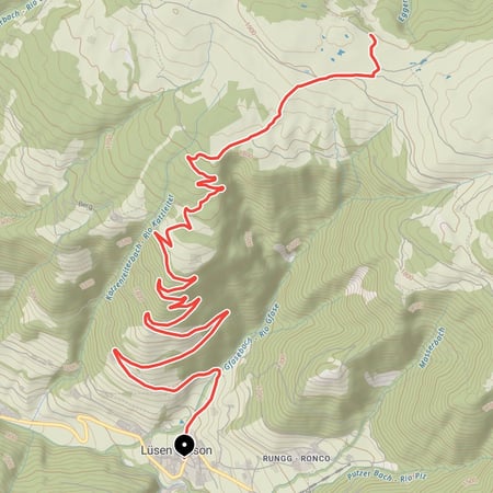 Von Lüsen über den Parkplatz Herol und die Reaswiesenhütte hinein in die Lüsner-Rodenecker Alm zur aussichtsreich gelegenen Rastnerhütte
