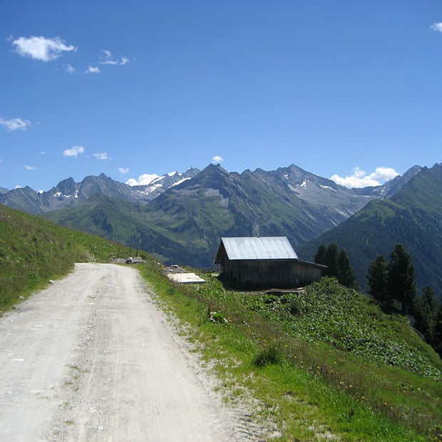 Panoramatour von Gerlosberg bei Zell am Ziller über die Kreuzwiesenalm zur Latschenalm am Isskogel