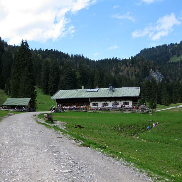 Gemütliche Mountainbike-Tour für MTB Einsteiger von Kreuth zur idyllisch gelegenen Schwarzentenn-Alm