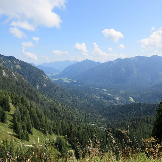 Auf den Spuren des Märchenkönigs - Von Oberammergau vorbei an Schloss Linderhof hinauf zur bewirteten Brunnenkopfhütte