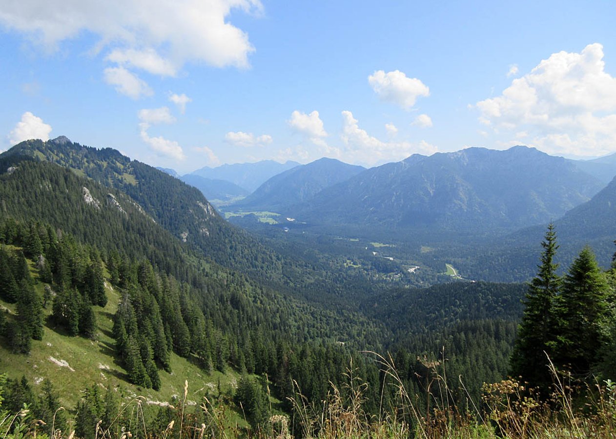 Auf den Spuren des Märchenkönigs - Von Oberammergau vorbei an Schloss Linderhof hinauf zur bewirteten Brunnenkopfhütte