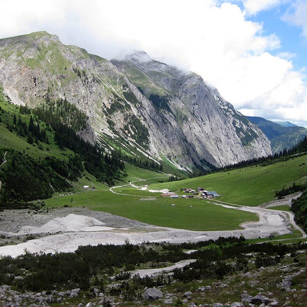 Vom Rißbachtal nahe Hinterriß über das Laliderertal zur Falkenhütte im Karwendelgebirge
