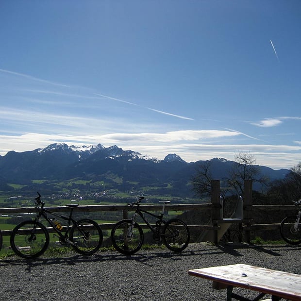 Frühjahrstour von Nußdorf am Inn durch das idyllische Samerberg Hochtal nördlich der Hochries