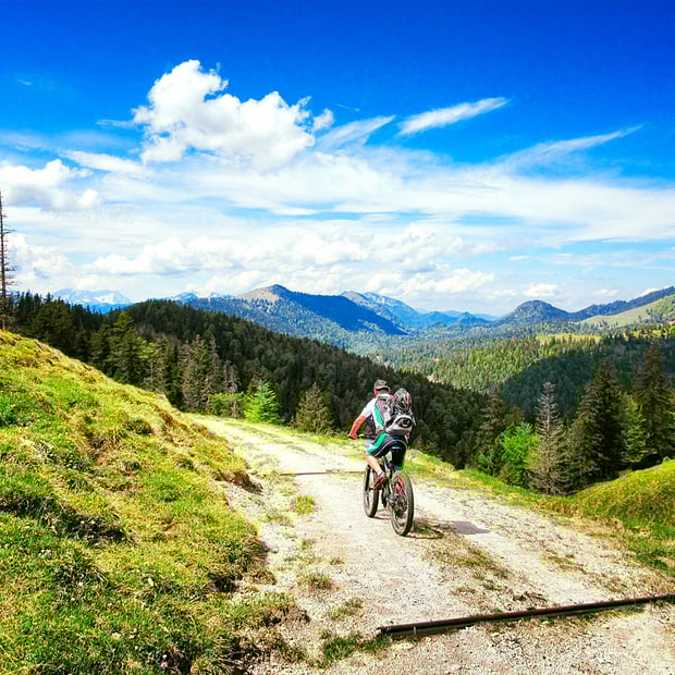 Abwechslungsreiche Mountainbike-Tour von Jachenau Petern über die Tanner Alm zur bewirteten Bichler Alm auf der Südseite der Benediktenwand