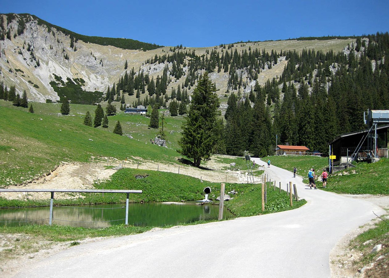 Mountainbike-Tour für Einsteiger vom Spitzingsee in das weitläufige Gebiet der Schönfeldalm zu Rauhkopfhütte und Schönfeldhütte unterhalb des Jägerkamp