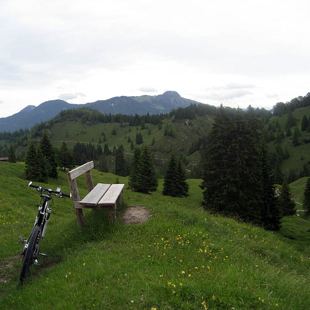 Entlang der Weltmeisterschafts-Naturrodelbahn von Kreuth hinauf zur Königsalm am Schildenstein