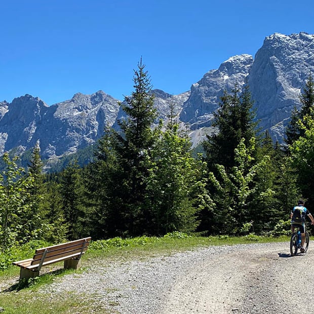 Umrundung des Wettersteingebirges von Elmau über Garmisch und die Hochthörle-Hütte nach Ehrwald und weiter über das Gaistal nach Leutasch