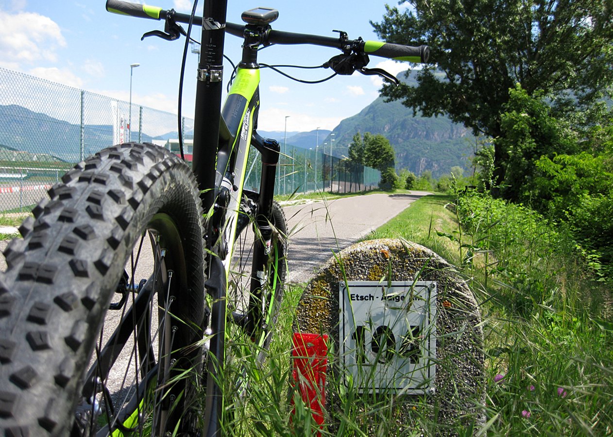 Ausgedehnte Rundtour von Eppan an der Weinstraße über den Kalterer See und den Etschtal-Radweg rund um den Mitterberg im Überetsch nach Bozen und zurück zum Ausgangspunkt