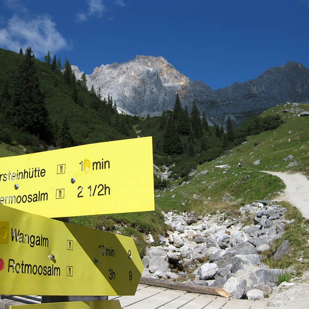 Schöne MTB-Tour mit schwerem Abschluss vom Leutascher Ortsteil Kirchplatzl hinauf zur Wettersteinhütte und zur benachbarten Wangalm