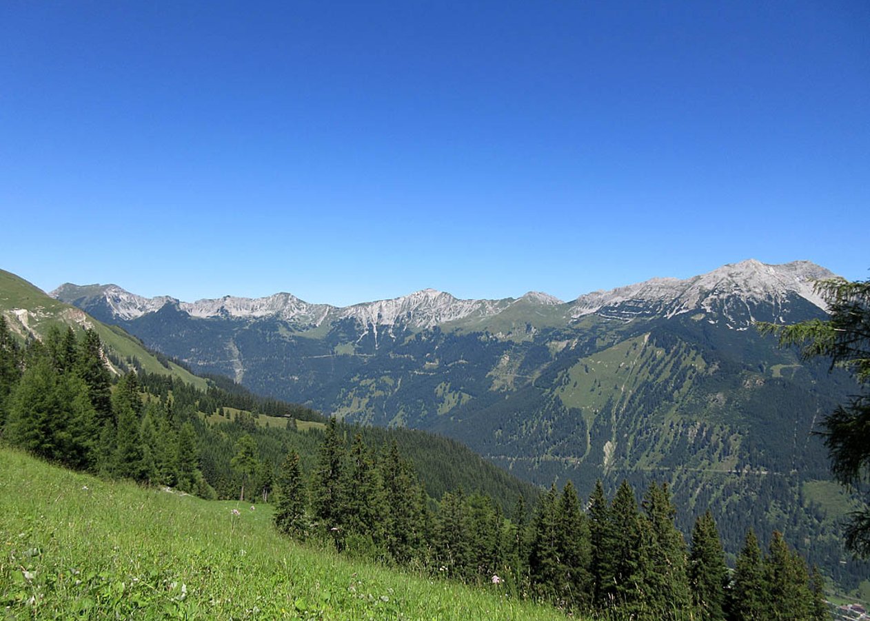 Gemütliche und aussichtsreiche Mountainbike-Tour in der Tiroler Zugspitzarena von Lermoos zur Wolfratshauser Hütte am Grubigstein