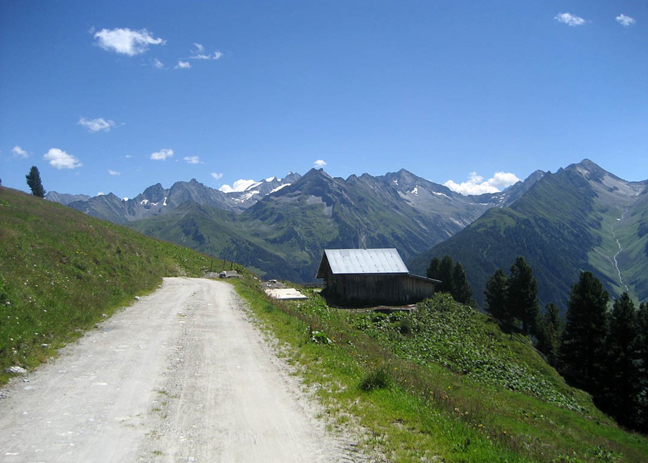 Panoramatour von Gerlosberg bei Zell am Ziller über die Kreuzwiesenalm zur Latschenalm am Isskogel