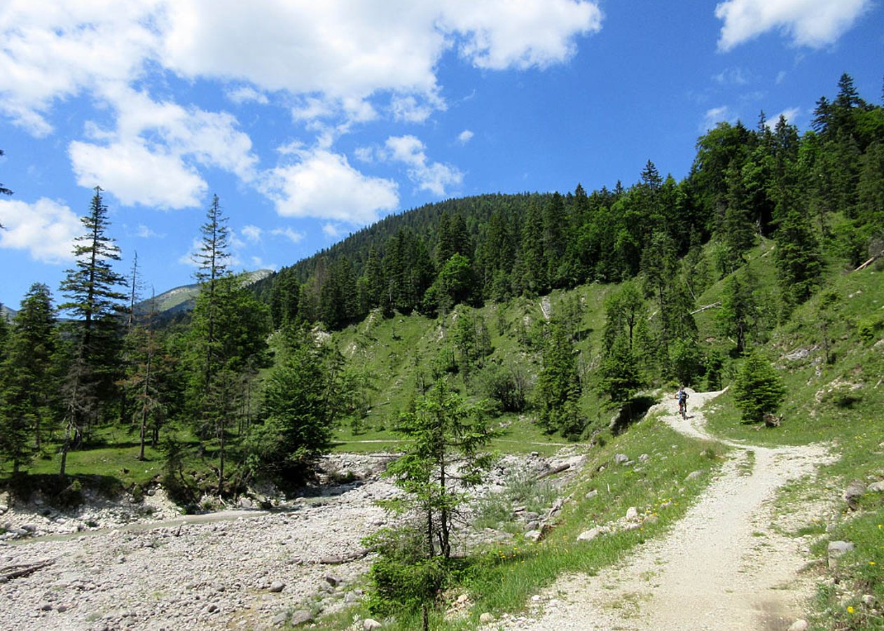 Ausgedehnte, abwechslungsreiche Mountainbike-Tour von Krün durch das Estergebirge um den Wank bei Garmisch-Partenkirchen