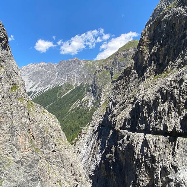 Drei-Länder-MTB-Tour von Nauders zur Sesvennahütte, über den Schlinigpass in die atemberaubende Uina Schlucht und über das Schweizer Engadin zurück