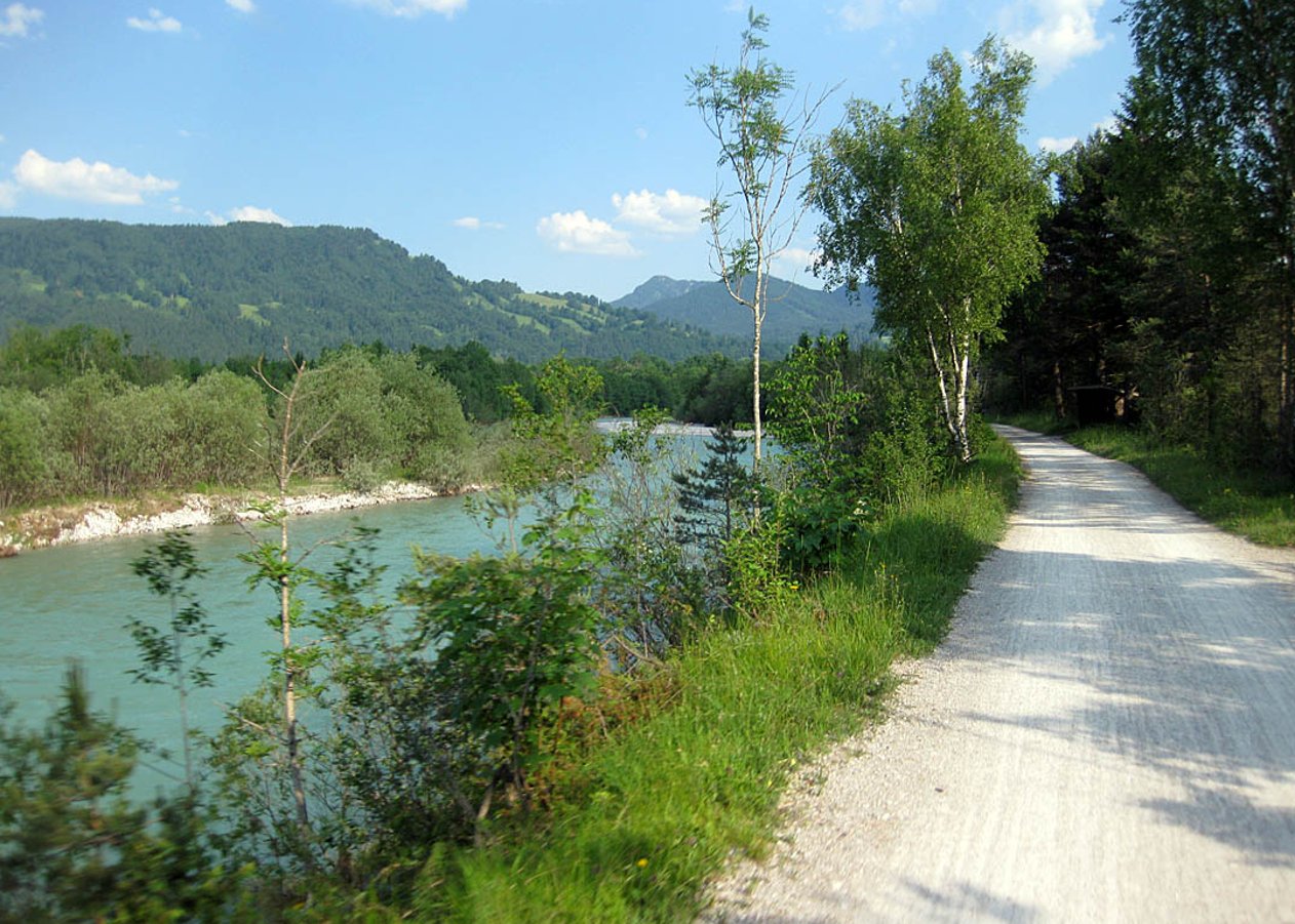 Mountainbike-Tour für Einsteiger und Familien durch die idyllischen Isarauen von Bad Tölz nach Lenggries
