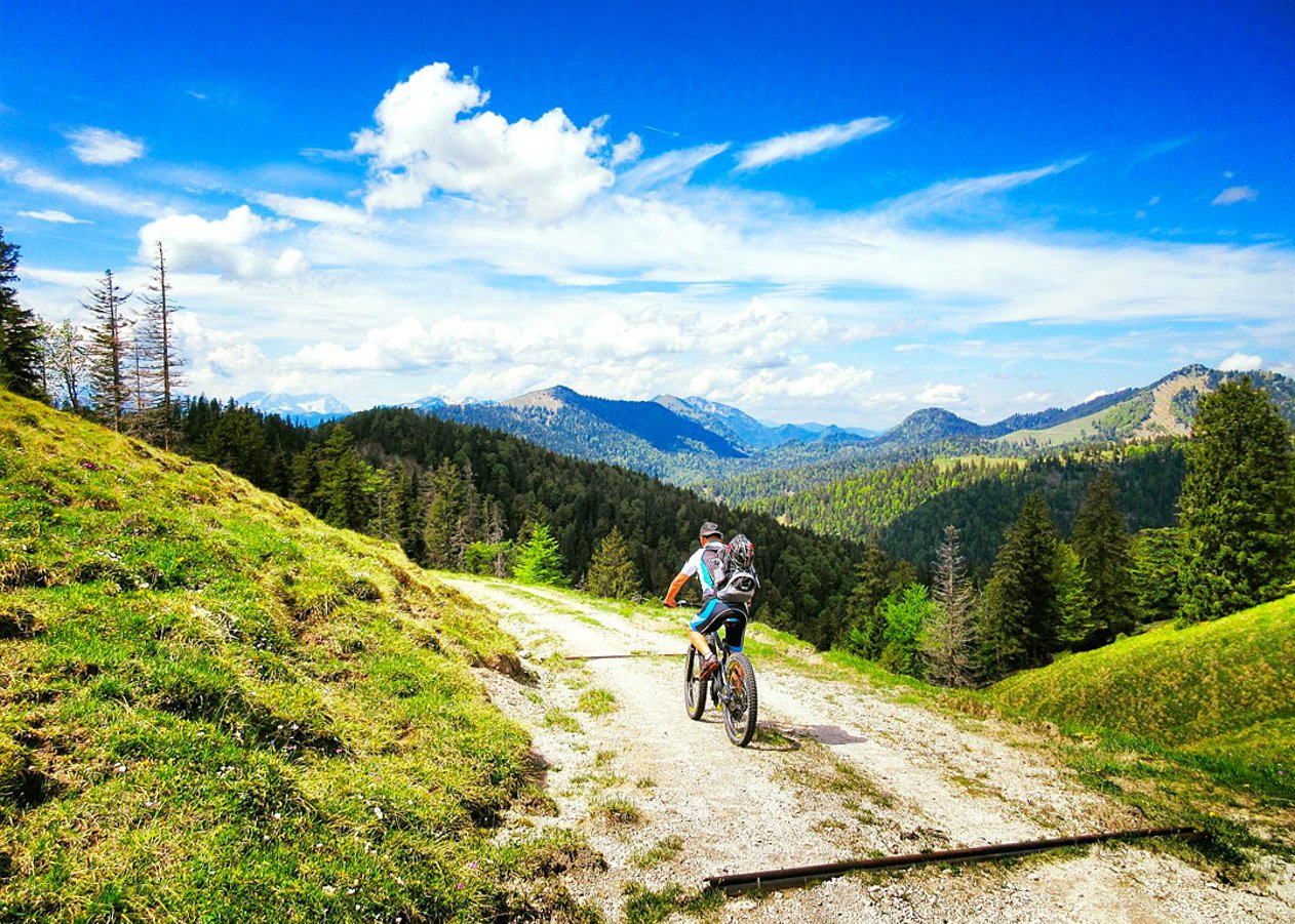 Abwechslungsreiche Mountainbike-Tour von Jachenau Petern über die Tanner Alm zur bewirteten Bichler Alm auf der Südseite der Benediktenwand