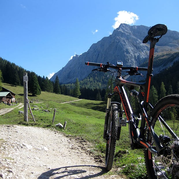 Von Scharnitz über das Hinterautal und vorbei an der Kastenalm zu Hallerangerhaus und Halleranger-Alm