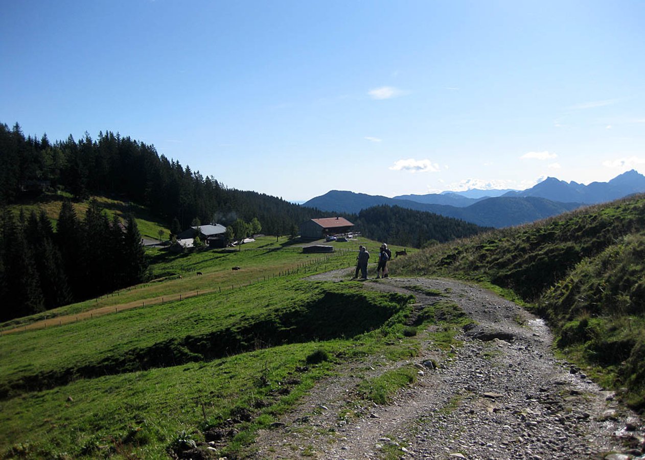 Von Tegernsee über den Berggasthof Neureuth zu den Gindelalmen am Fuße der Gindelalmschneid