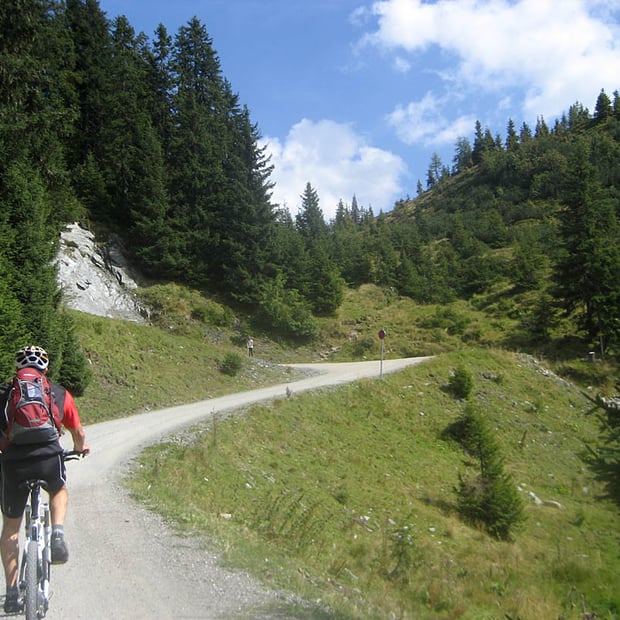 Bike-Tour von Schwaz zum Alpengasthof Loas unterhalb des Loassattel zwischen Kuhmesser und Gilfert