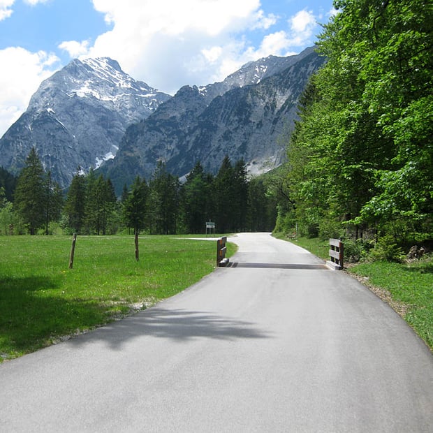 Einfache Mountainbike-Runde bei atemberaubender Kulisse: durch das Falzthurntal zur Gramaialm