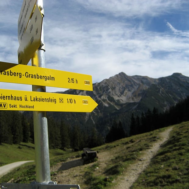 Über den Soiernweg hinauf zur Fischbachalm und durch das markante Isartal zurück nach Vorderriß