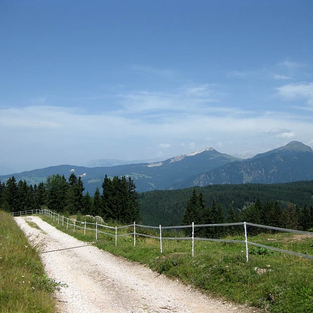 Von Truden im Naturpark hinauf zur Hornalm am Trudner Horn inmitten der Südtiroler Bergwelt