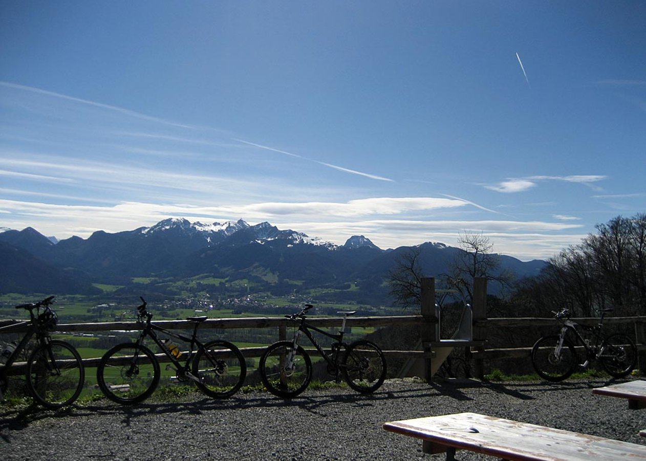 Frühjahrstour von Nußdorf am Inn durch das idyllische Samerberg Hochtal nördlich der Hochries