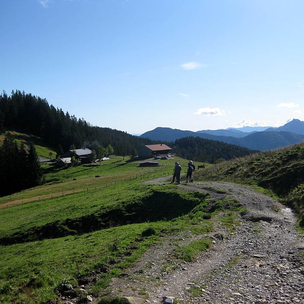 Von Tegernsee über den Berggasthof Neureuth zu den Gindelalmen am Fuße der Gindelalmschneid