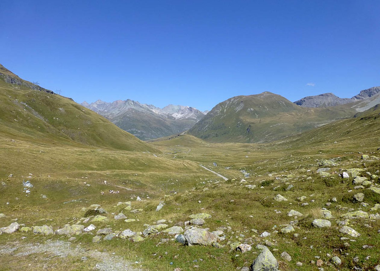 Drei Pässe Mountainbike-Rundtour von Sankt Moritz im Oberengadin über Julierpass, Septimerpass und Malojapass