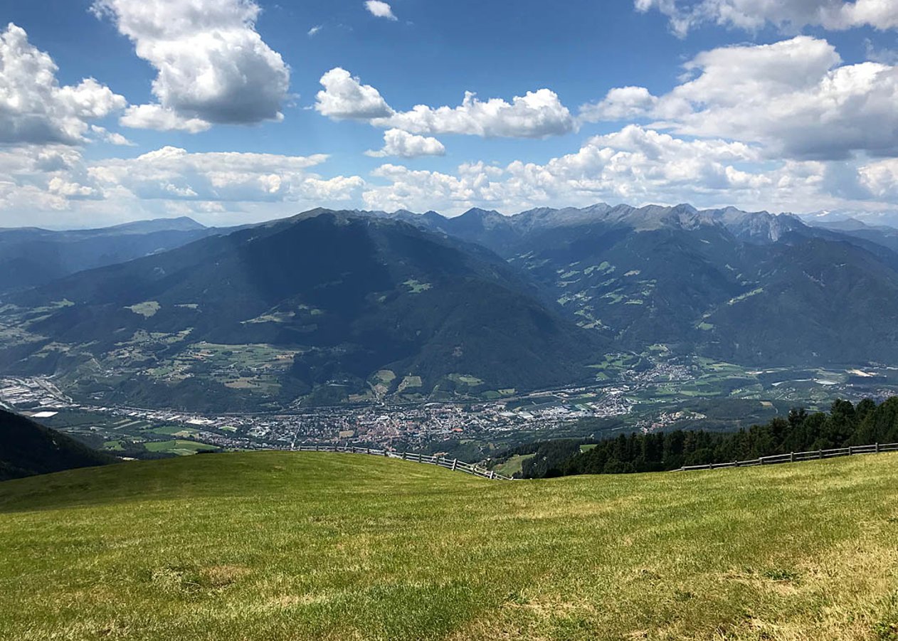 Schweißtreibende MTB-Tour von Lüsen über die Ackerboden Alm zur bewirteten Ochsenalm am Plosebühel