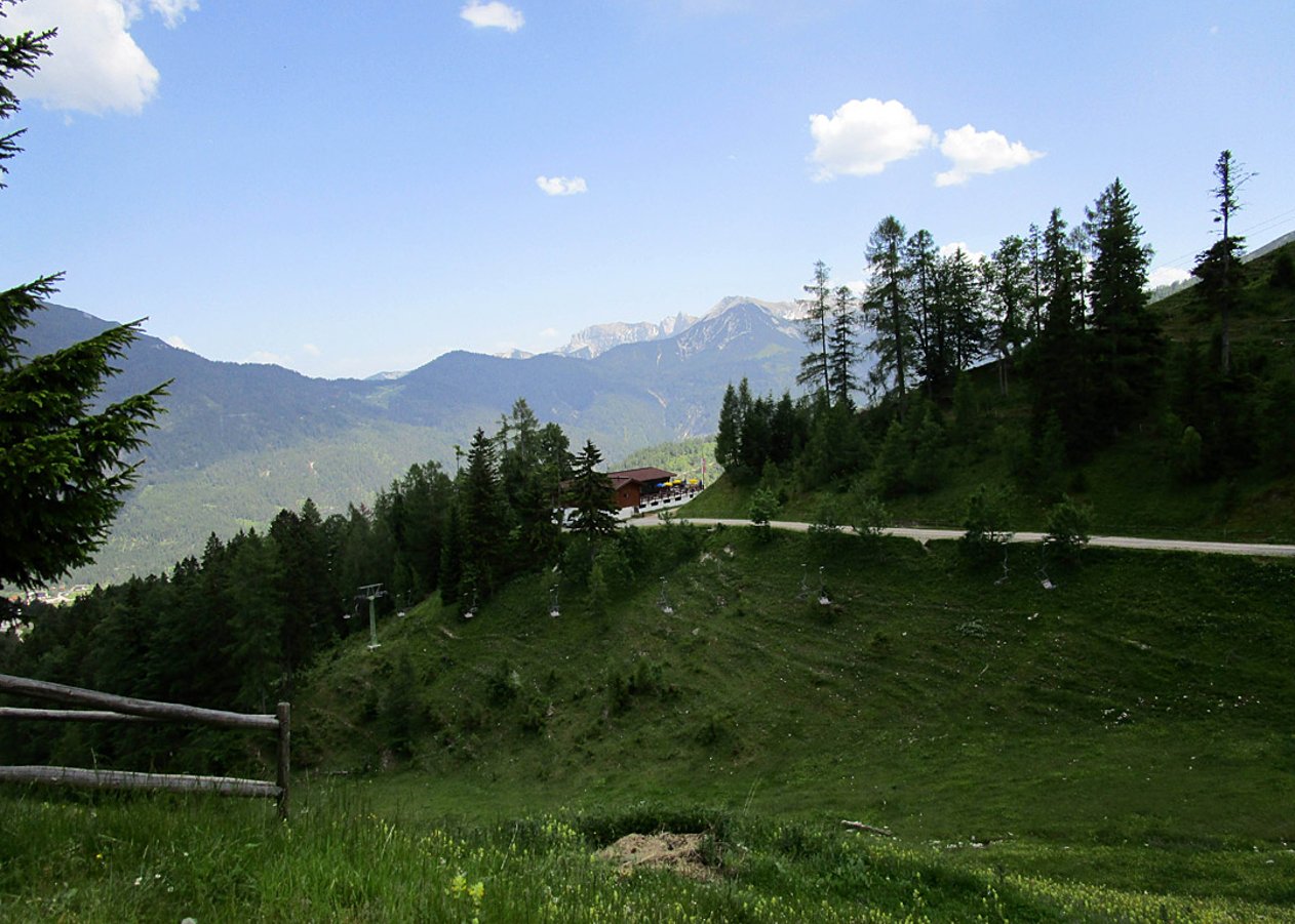 Relativ leichte MTB-Tour vom Achensee durch das Skigebiet Christlum und vorbei an Christlum Alm sowie Riederberg Stüberl zur Gföllalm
