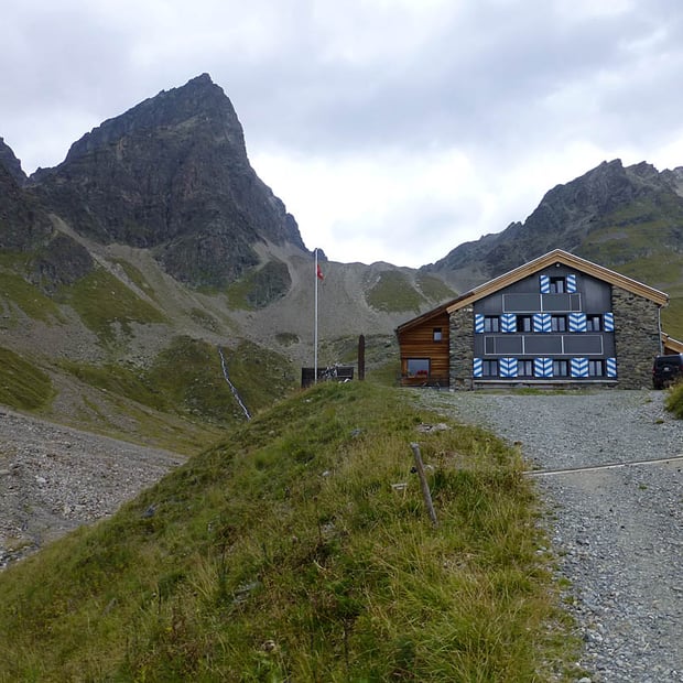 Ausgedehnte Tour im Unterengadin von Susch am Inn über Lavin und Guarda ins Val Tuoi zur bewirteten Chamonna Tuoi direkt unterhalb des Piz Buin