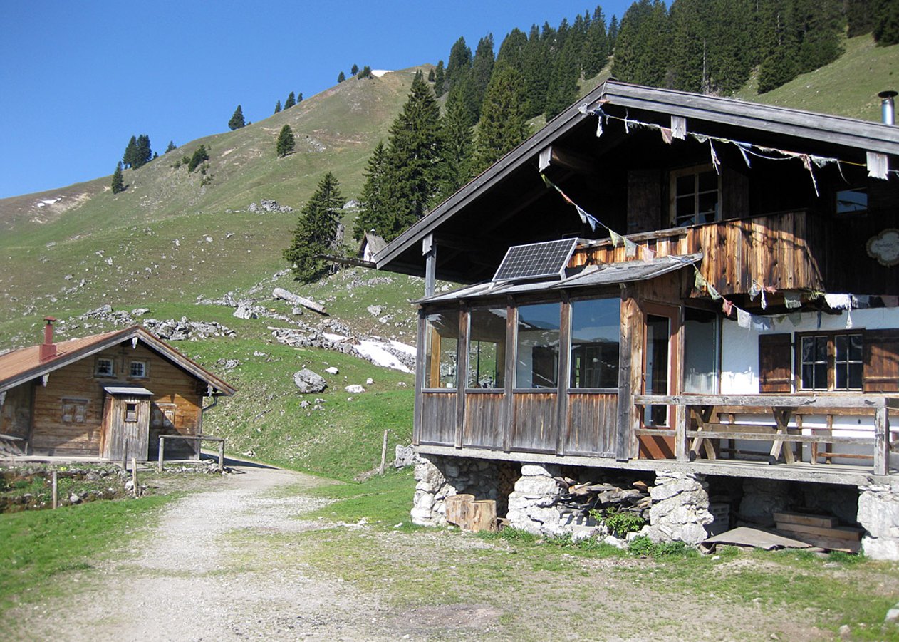 Von Lenggries Hohenburg über den Hirschtalsattel und das Neuhütteneck zur Aueralm unterhalb des Fockensteins