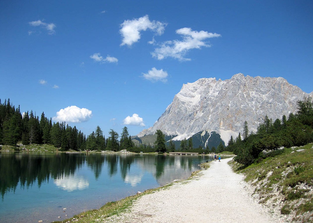 Ausgedehnte Bike & Hike Tour entlang der Leutascher Ache zum Seebensee und anschließend zu Fuß hinauf zu Coburger Hütte und Drachensee