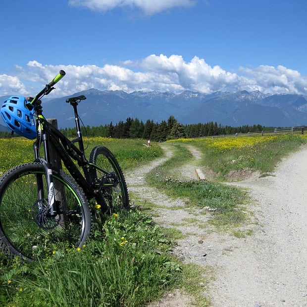 Von Lüsen über den Parkplatz Herol und die Reaswiesenhütte hinein in die Lüsner-Rodenecker Alm zur aussichtsreich gelegenen Rastnerhütte