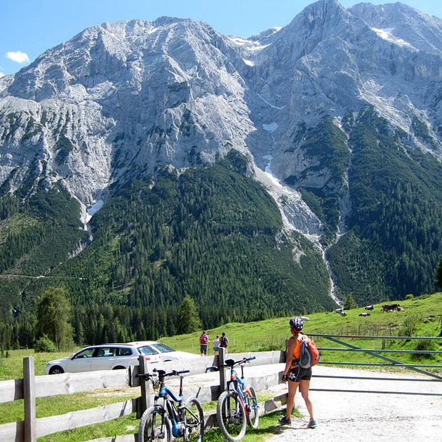 Einsteiger-Mountainbike-Tour mit grandioser Aussicht von Leutasch ins Gaistal und hinauf zur Hämmermoosalm im Wettersteingebirge