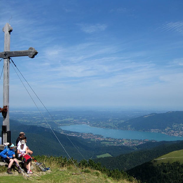 Kurzweilige Bike&Hike Tour von Scharling auf den Hirschberg mit bestem Blick über das Tegernseer Tal
