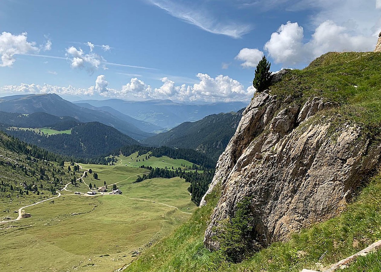 Von St. Magdalena im Villnösstal über Zanser Alm und Gampenalm zur aussichtsreich gelegenen Schlüterhütte im Naturpark Puez-Geisler