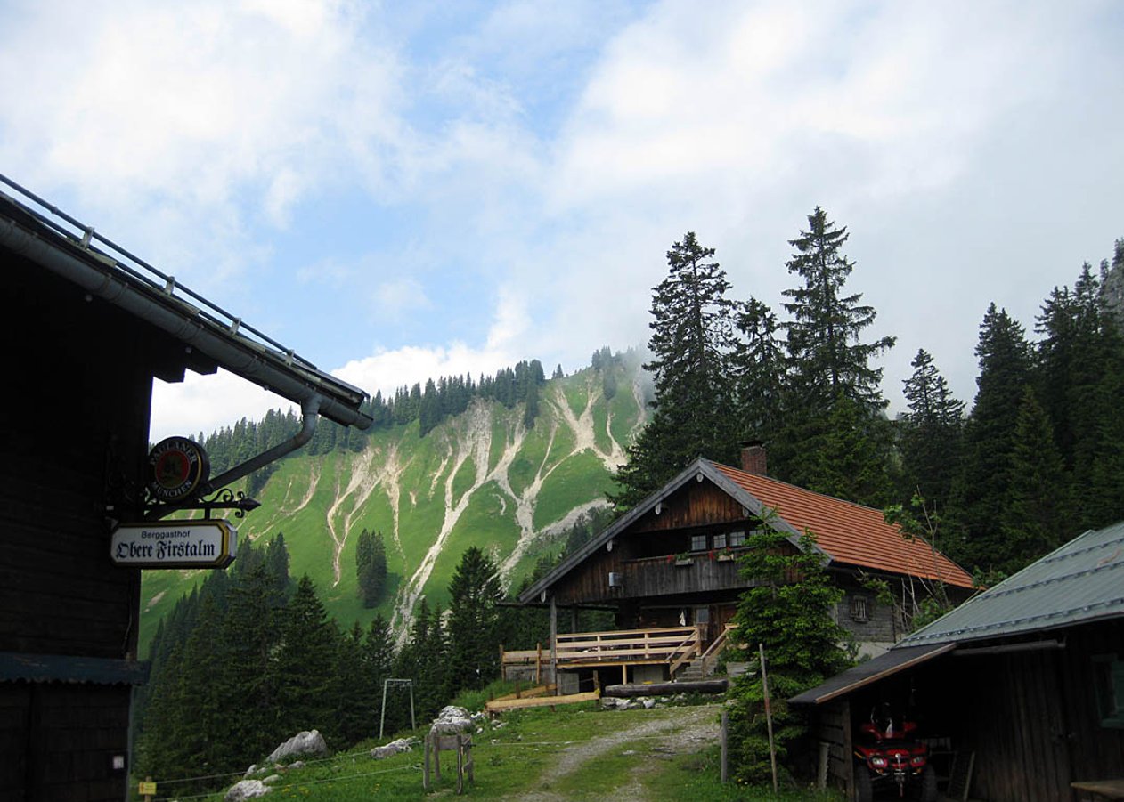 Kurze Biketour am Spitzingsee, vom Parkplatz aus über den Spitzingsattel hinauf zur Oberen Firstalm