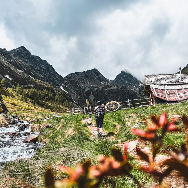 Bike & Hike Tour aus dem Pusterer Winnebachtal bei Terenten hinauf zur Tiefrastenhütte