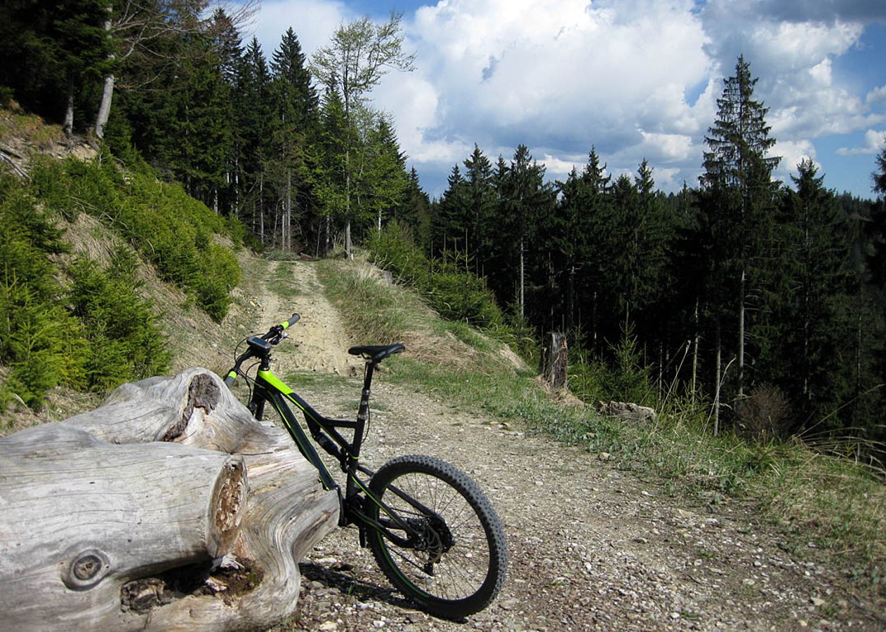 Rundtour von Bad Heilbrunn über den Enzenauer Berg nach Obersteinbach bei Bichl und über Fahrtkopf und Zwiesel zum Blomberg