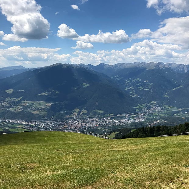 Schweißtreibende MTB-Tour von Lüsen über die Ackerboden Alm zur bewirteten Ochsenalm am Plosebühel
