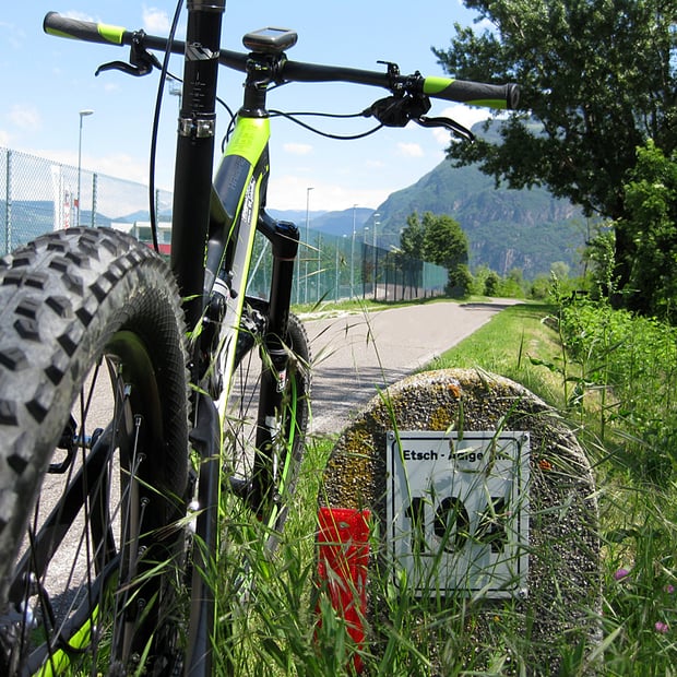 Ausgedehnte Rundtour von Eppan an der Weinstraße über den Kalterer See und den Etschtal-Radweg rund um den Mitterberg im Überetsch nach Bozen und zurück zum Ausgangspunkt