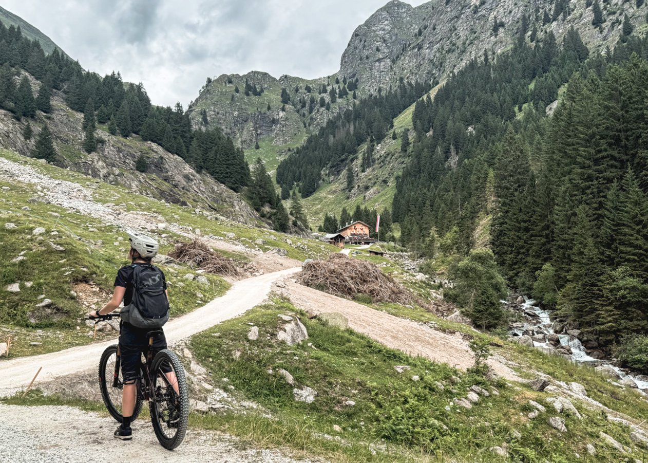 Von Partschins über Salten hinauf zur Schutzhütte Nasereit im Zieltal, einem Hochtal in der Texelgruppe