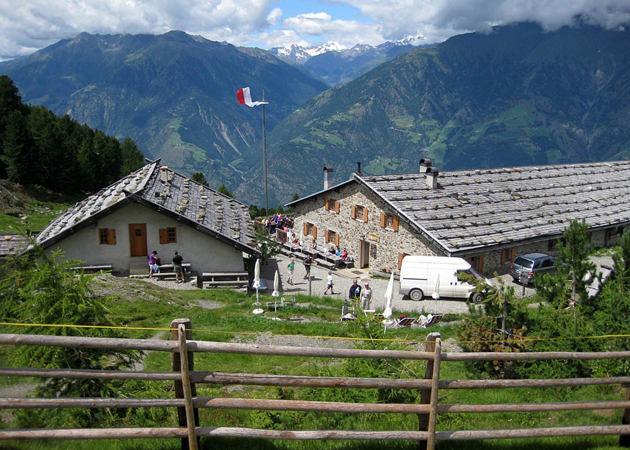 Mountainbike Transalp-Etappe von Naturns hinauf zur Naturnser Alm zwischen Hochwart und Vigiljoch