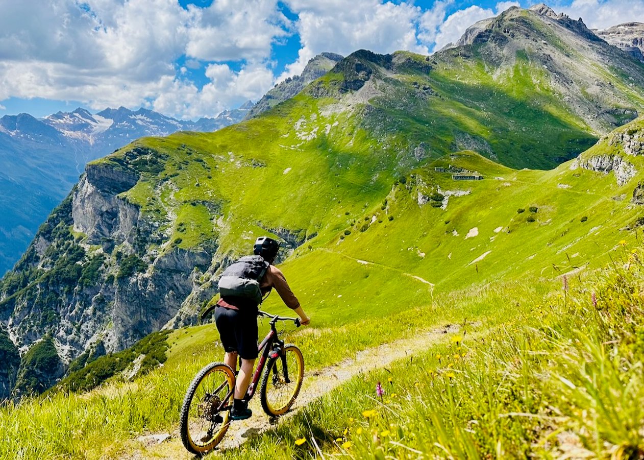 Aussichtsreiche Mountainbiketour mit Trailanteil von Gries über den Brenner Grenzkamm zum Portjoch und über das Obernberger Tal zurück